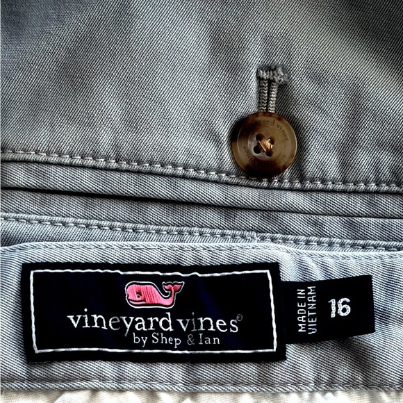 Vineyard Vines Boy’s 9” Breaker Short in Gray size 16 - Picture 4 of 5